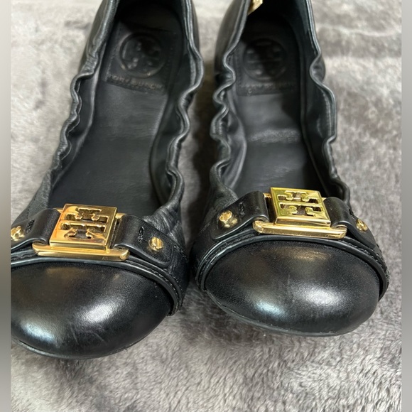 Tory Burch Slip-On Black Flats All Leather With Gold Hardware - Picture 1 of 7